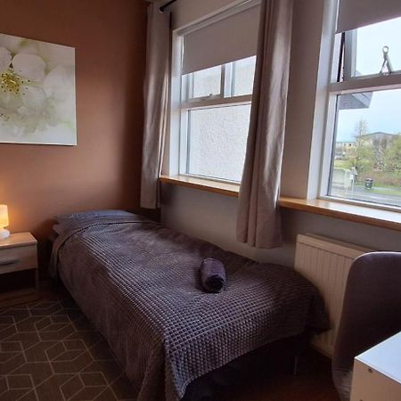 Private Room, Close To A Swimming Pool Reikiavik Exterior foto