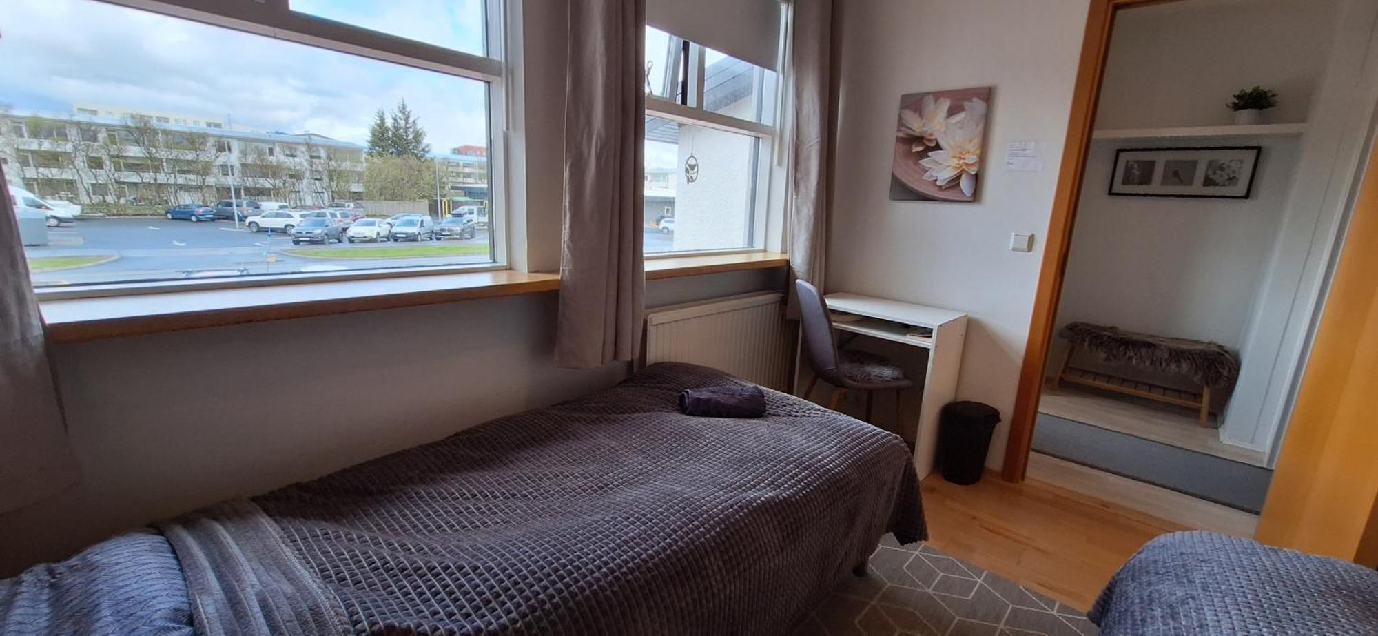 Private Room, Close To A Swimming Pool Reikiavik Exterior foto